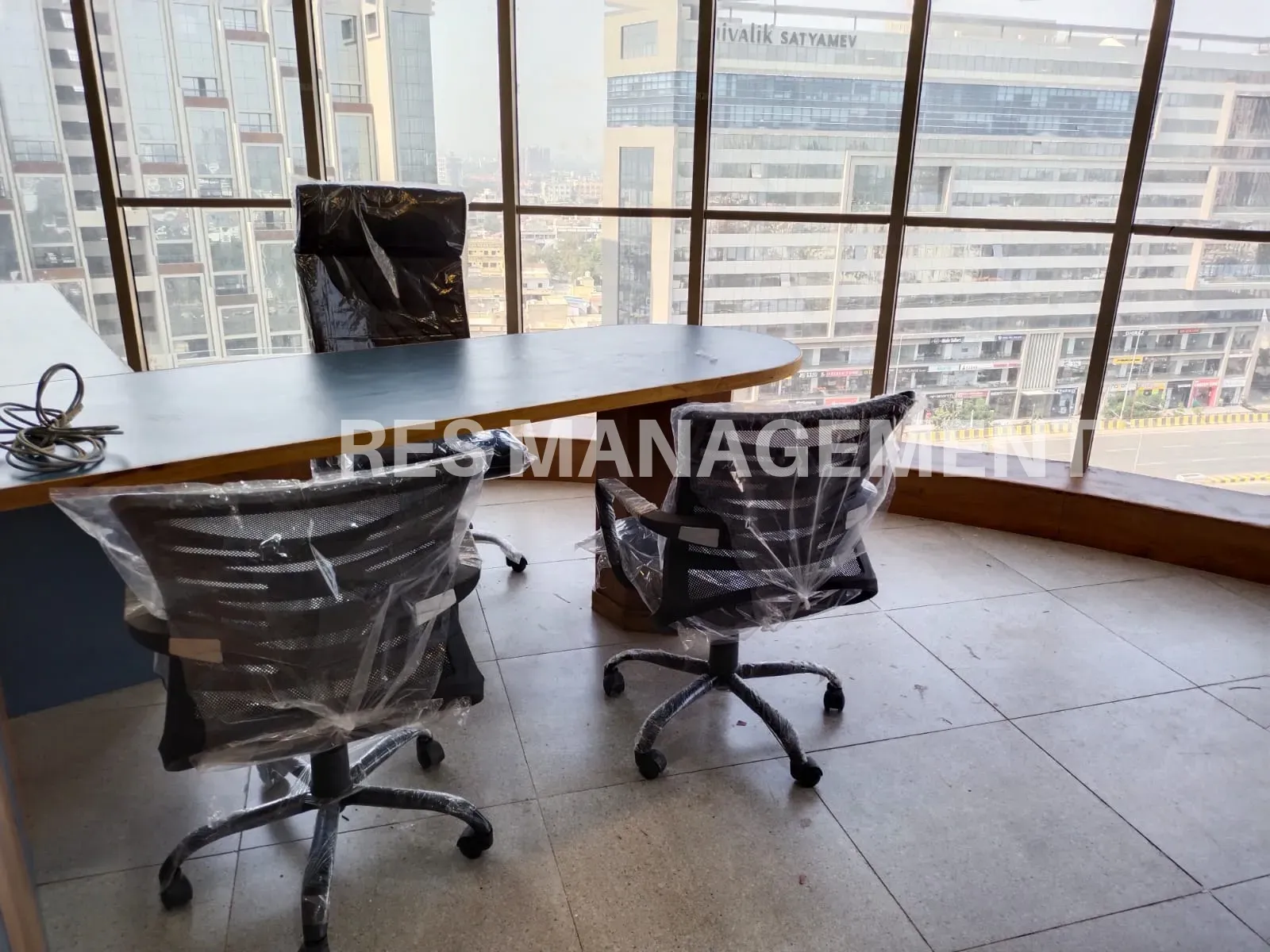 Fully Furnished office for Rent iscon ambali road 5 cabin  conference 46 seating