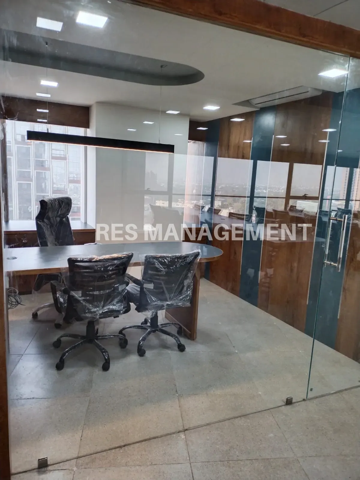 Fully Furnished office for Rent iscon ambali road 5 cabin  conference 46 seating