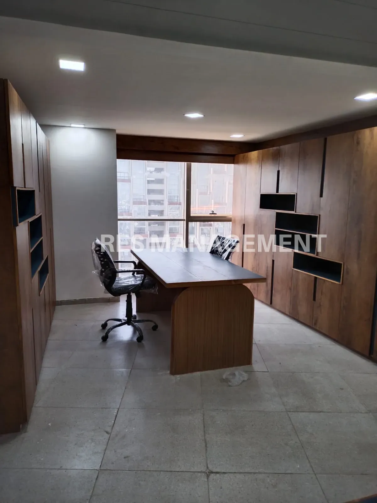 Fully Furnished office for Rent iscon ambali road 5 cabin  conference 46 seating