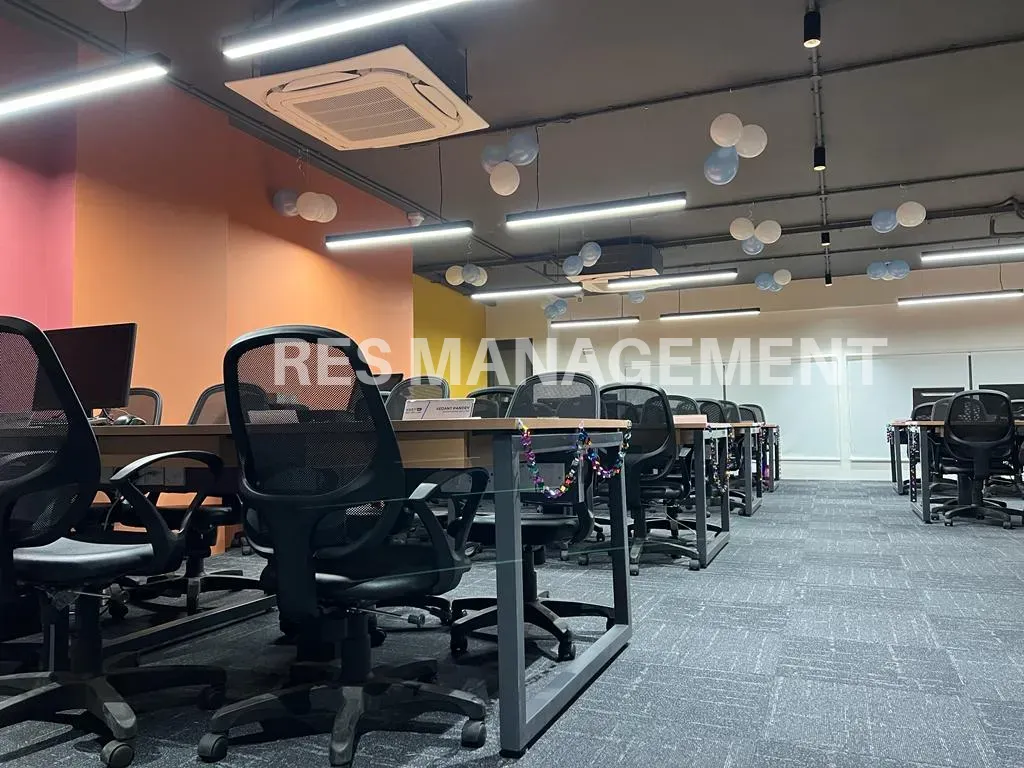 Fully Furnished office for Rent Vastrapur 5 cabin 1 conference 90 seating