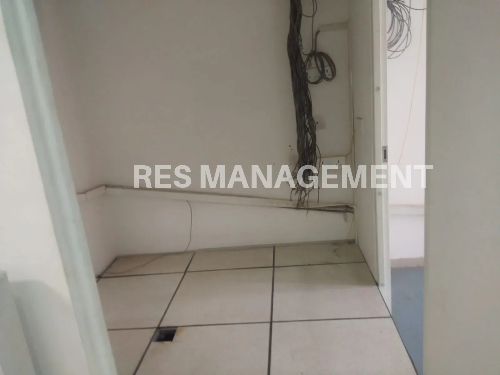 Fully Furnished office for Rent sg highway prahladnagar  2 cabin conference 25 seating