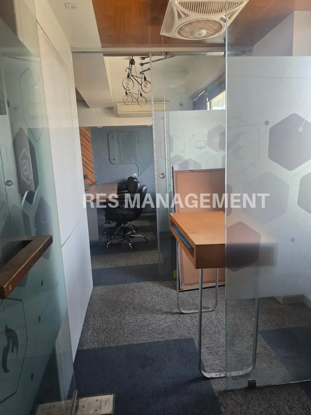 Fully Furnished office for Rent Vastrapur 1 cabin CONFERENCE 42  seating