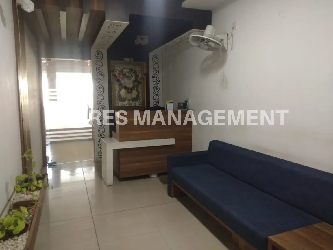 Fully Furnished office for Rent naranpura 1 cabin conference 50  seating