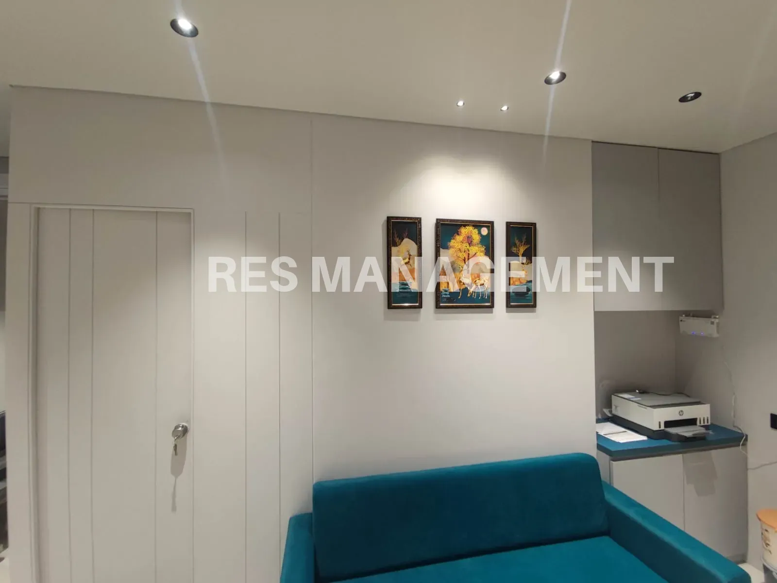 Fully Furnished office for Rent Sg highway 2 cabin 3 seating