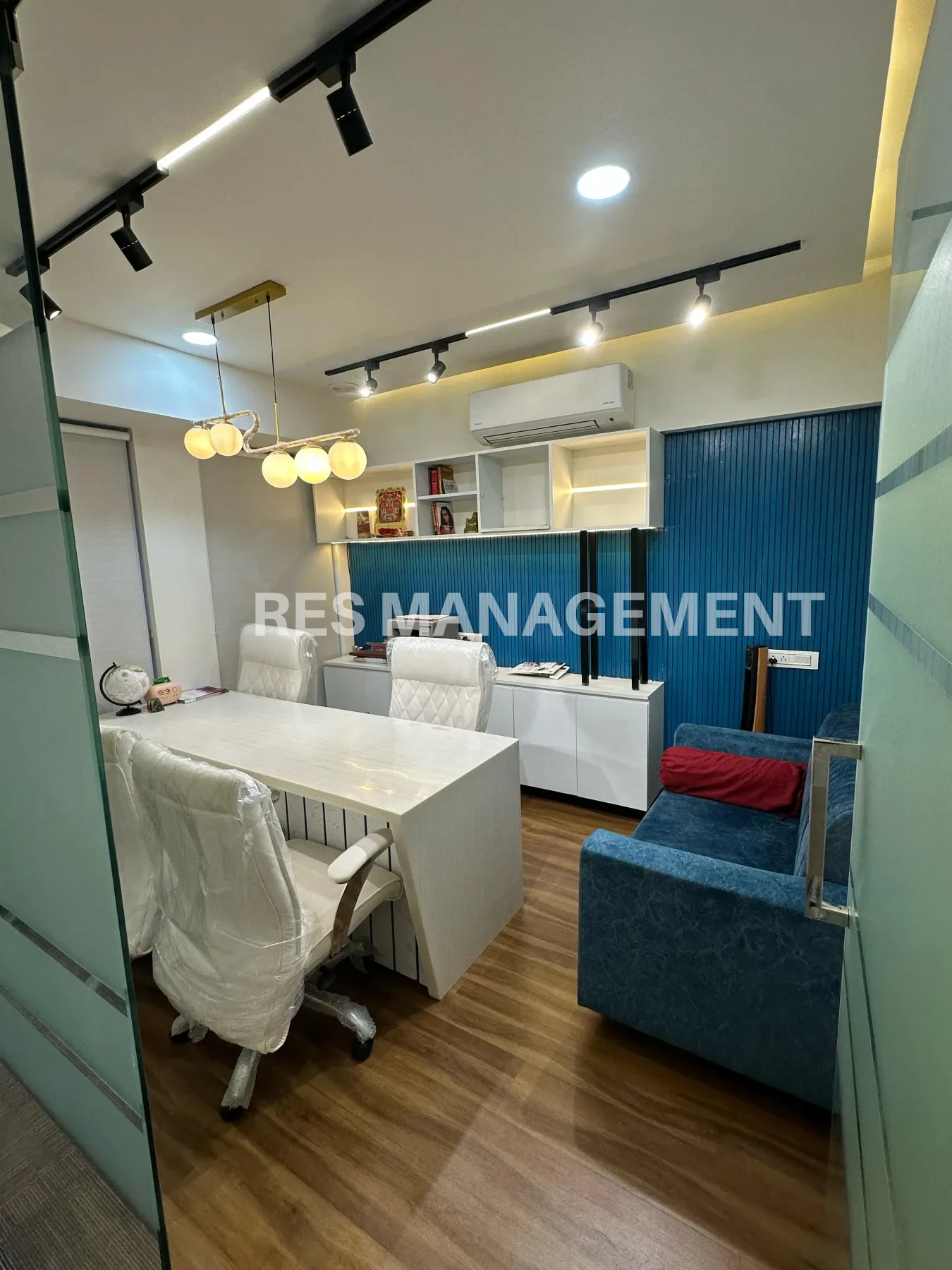 Fully Furnished office for Rent Sindhubhavan road 1 cabin conference 2 seating