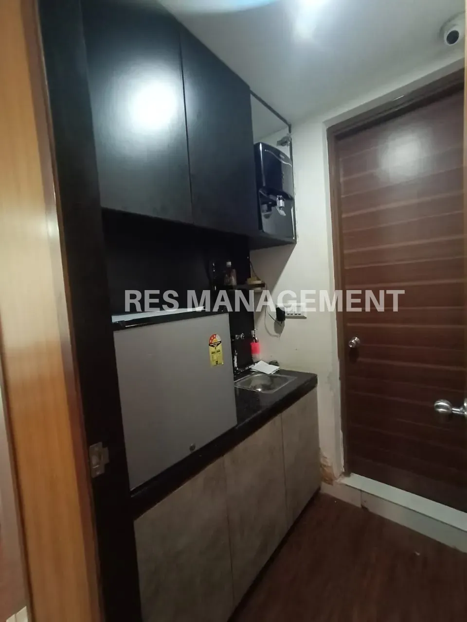 Fully Furnished office for Rent in PRahladnagar 1 cabin 7 seating