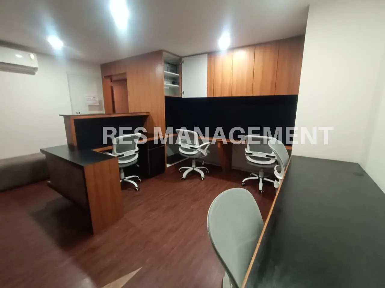 Fully Furnished office for Rent in PRahladnagar 1 cabin 7 seating