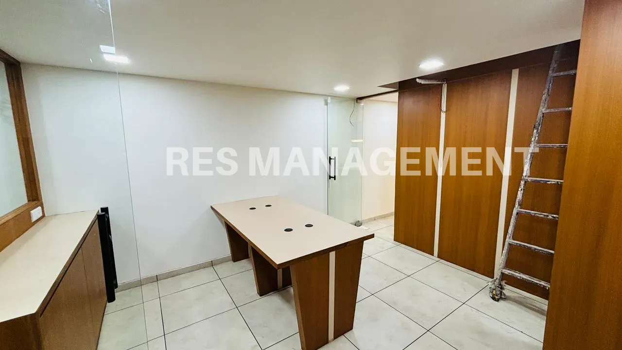Fully Furnished office for Rentin PRahladnagar 1 cabin 7 seating