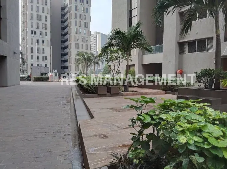 Fully Furnished office for Rent Prahladnagar 2 cabin 6 seating