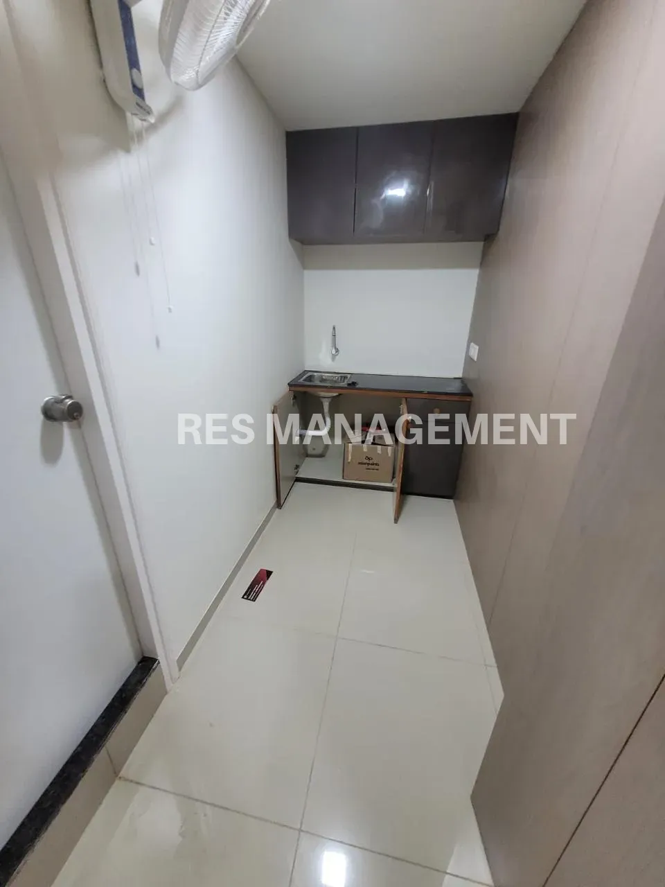 Fully Furnished office for Rent in SG Highway 2 cabin 14 seating