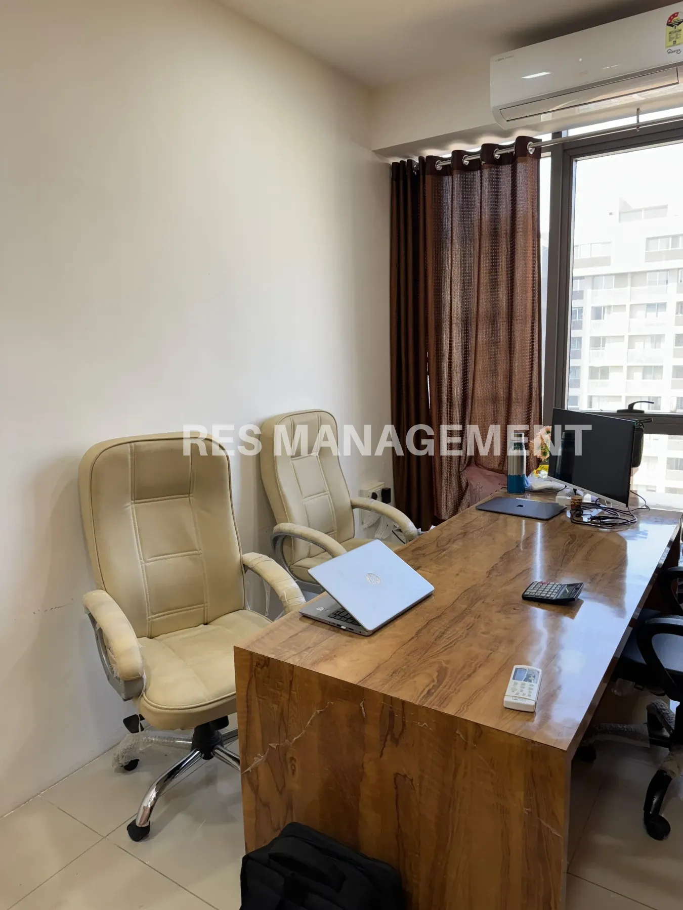 Fully Furnished office for Rent prahladnagar 1 cabin 5 seating