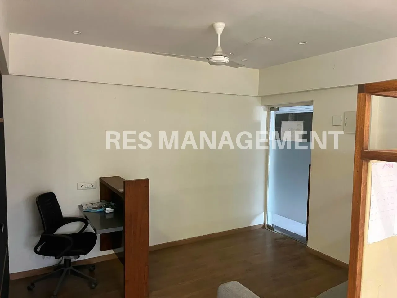 Fully Furnished office for Rent Shilp Epitome Bodakdev 1 cabin 5 seating