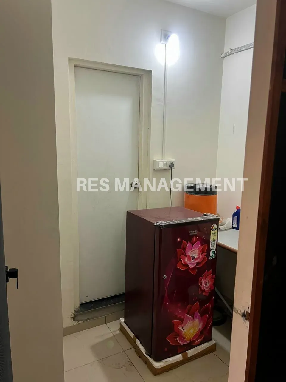 Fully Furnished office for Rent Shilp Epitome Bodakdev 1 cabin 5 seating