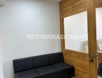 Fully Furnished office for Rent prahladnagar 1 cabin 5 seating