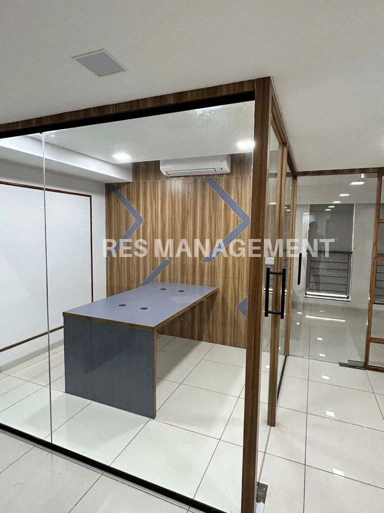 1383 ft Fully Furnished office For Rent in Zion Z1
