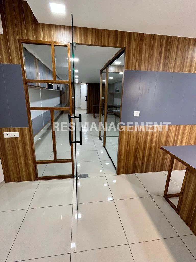 1383 ft Fully Furnished office For Rent in Zion Z1