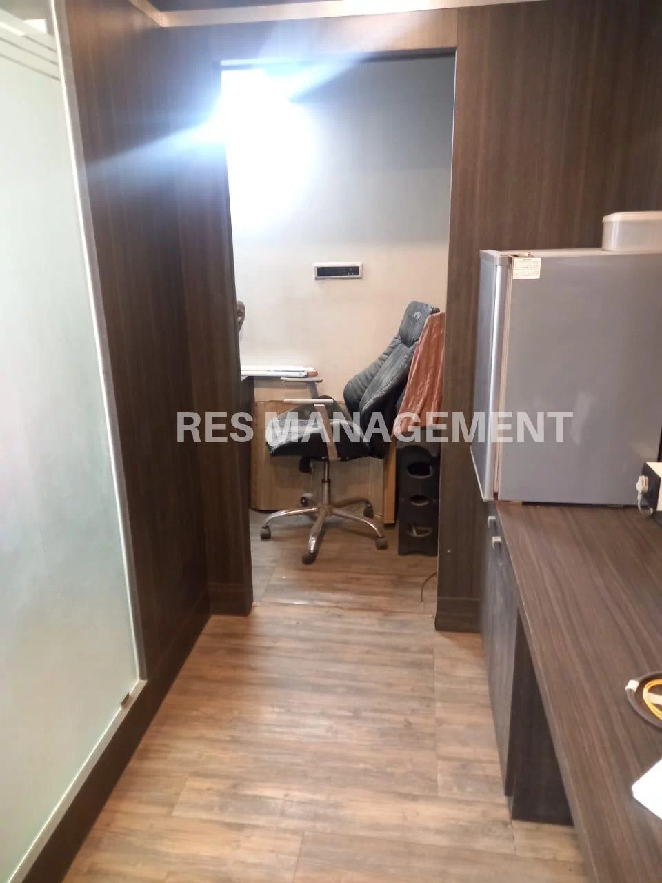 Office for Rent in Iscon Mall Satellite, Ahmedabad