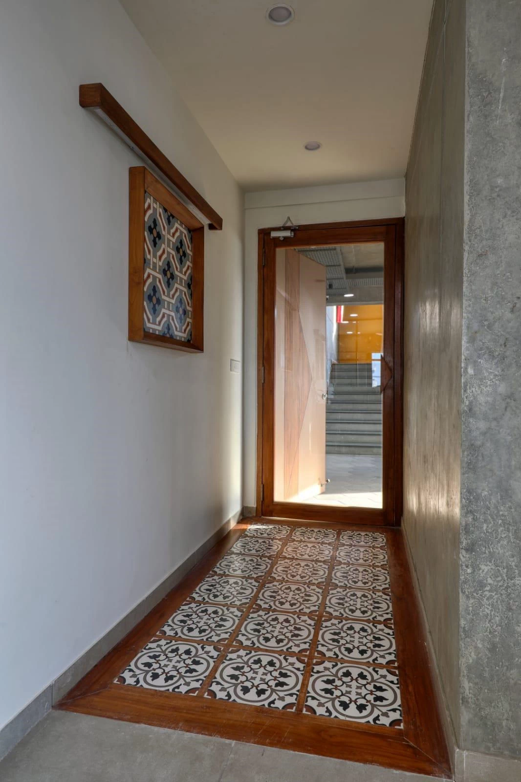 931 sq.ft. Fully Furnished Office For Rent CG Road 2 cabin 6 seating