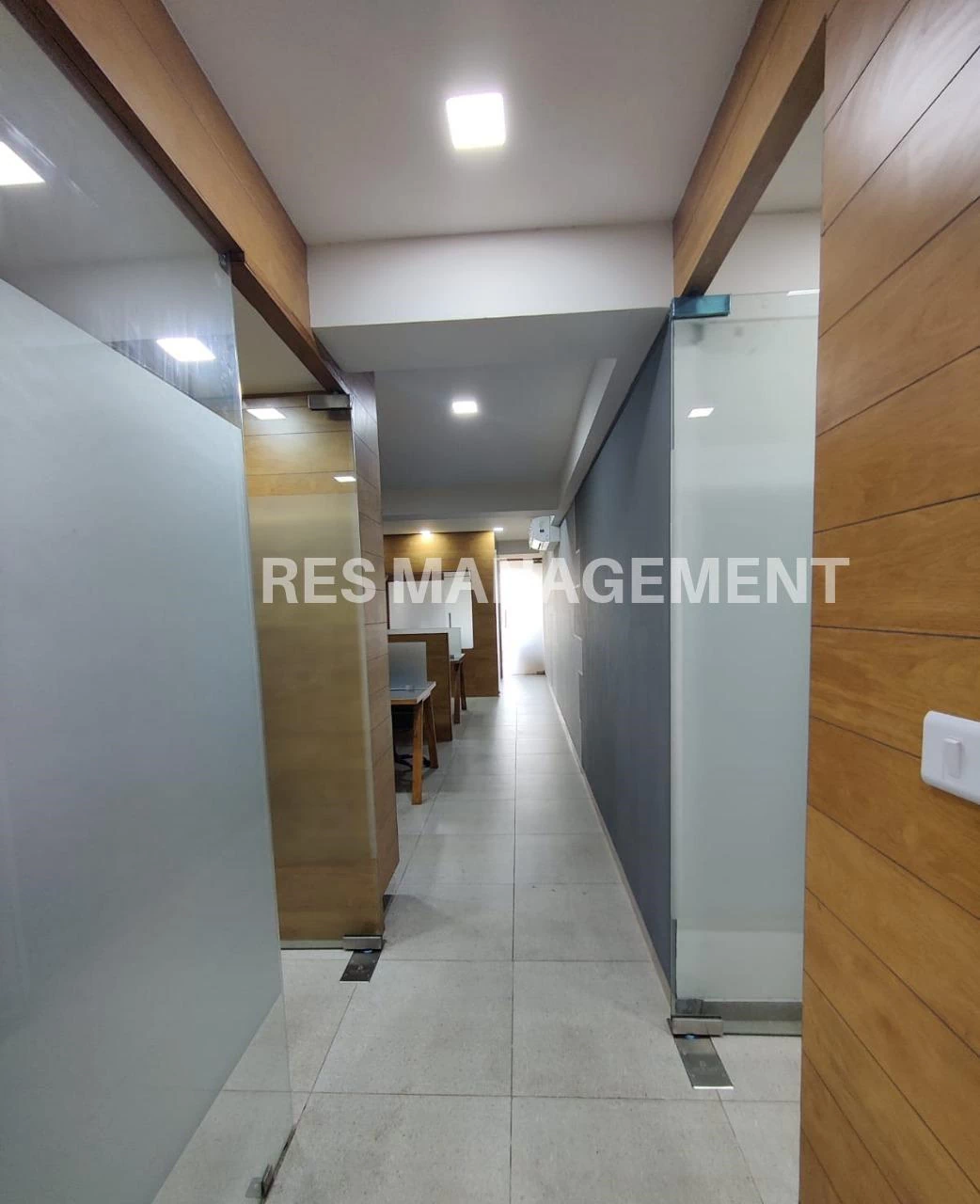 Office for Rent in One World West, Iscon-Ambli Road, Ahmedabad