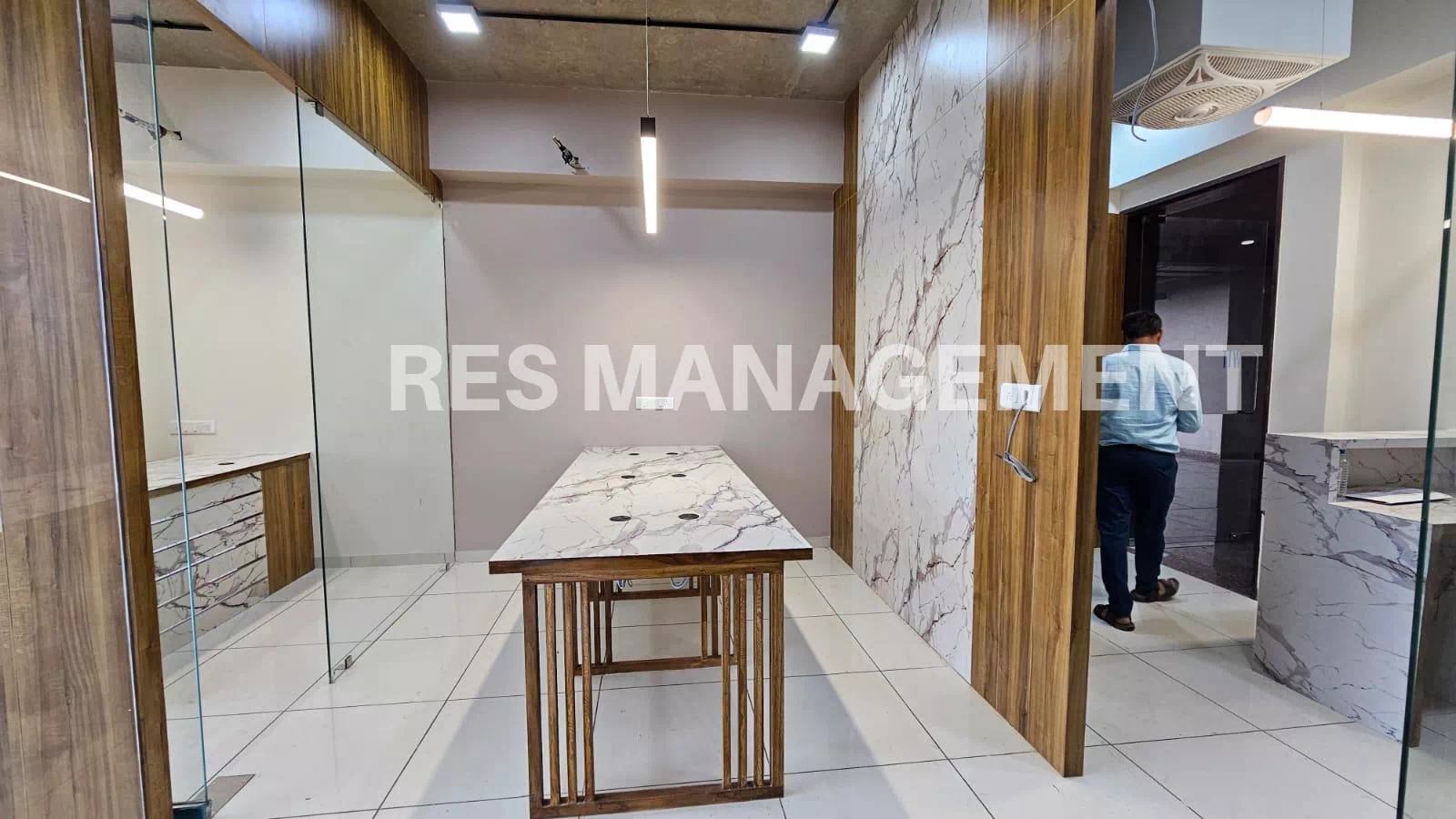 2 cabin conference 9 seating Office For Rent WTT SG Highway