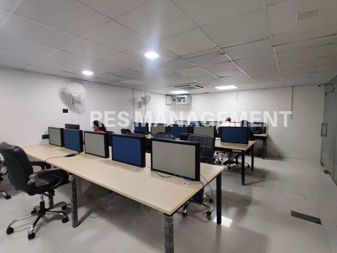 1550 ft office For Rent In Galal Empire, Drive in road Thaltej