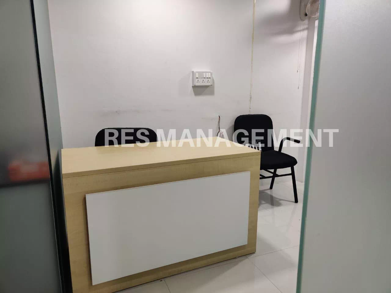 1550 ft office For Rent In Galal Empire, Drive in road Thaltej