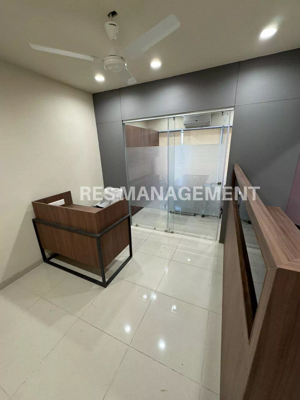 1020 Ft Fully furnished office For Rent in Sun Gravitas