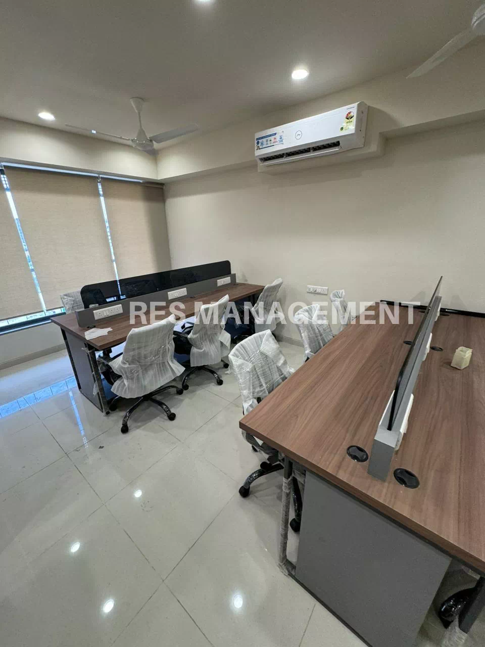 1020 Ft Fully furnished office For Rent in Sun Gravitas