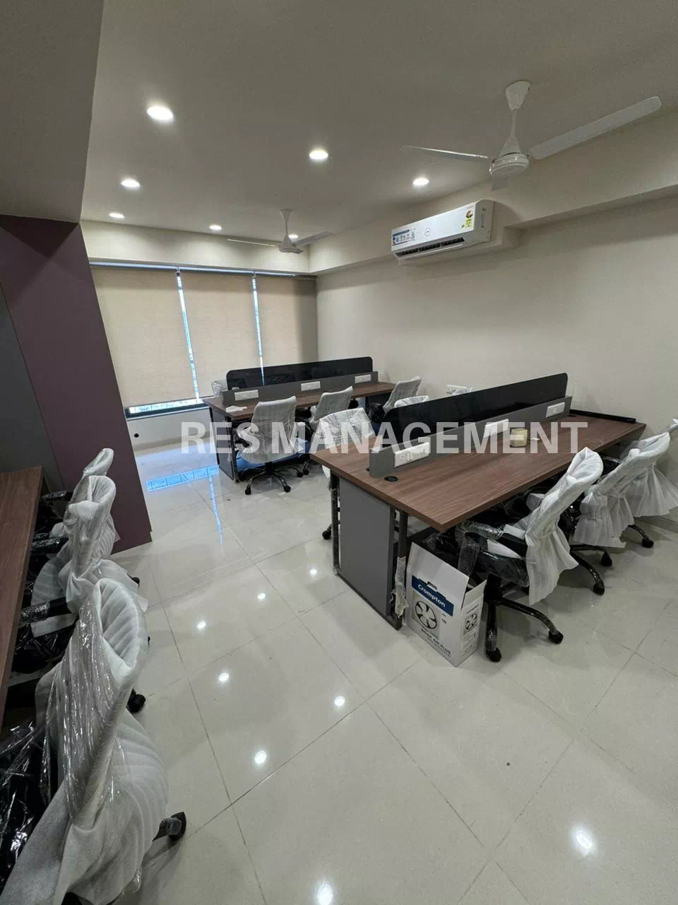 1020 Ft Fully furnished office For Rent in Sun Gravitas