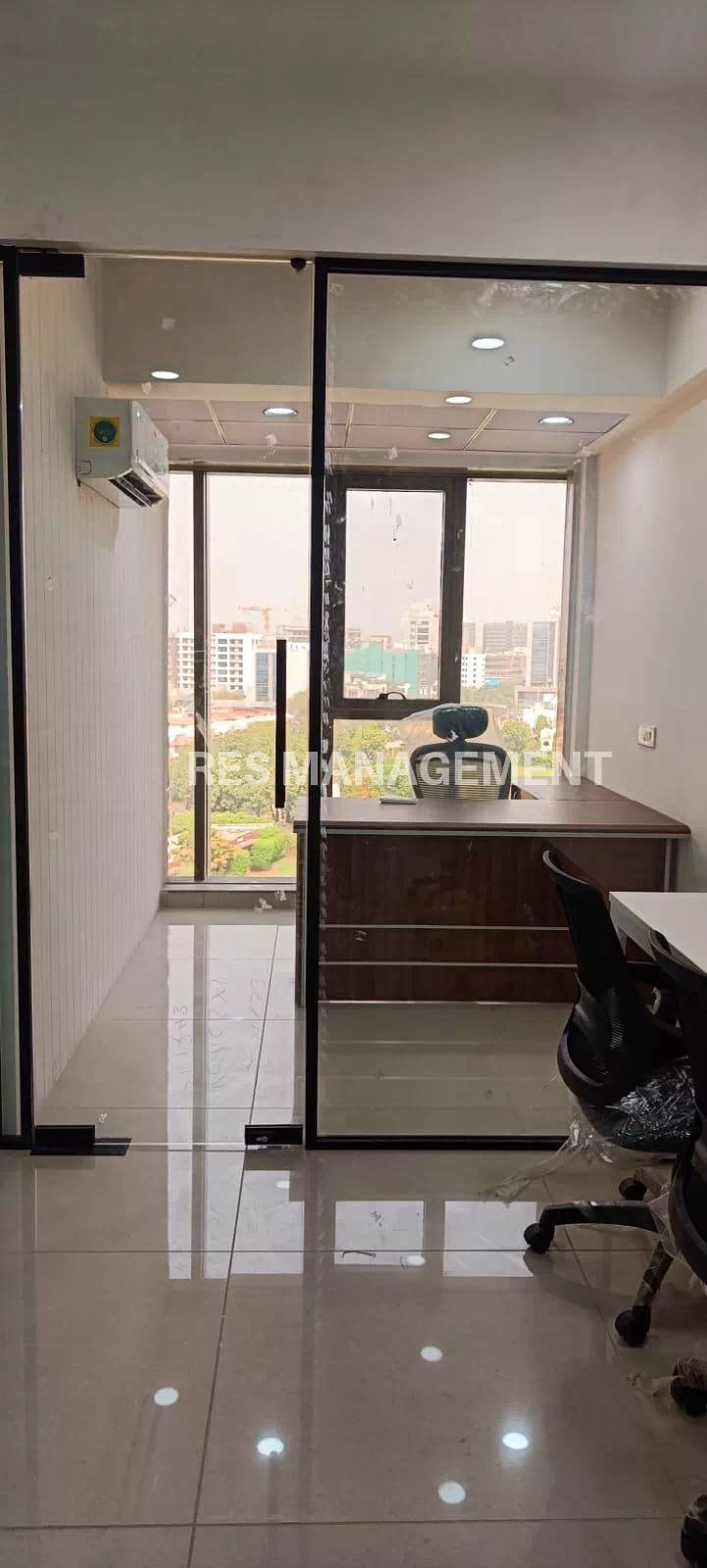 2 cabin 10 seating office For Rent in Binori square 3