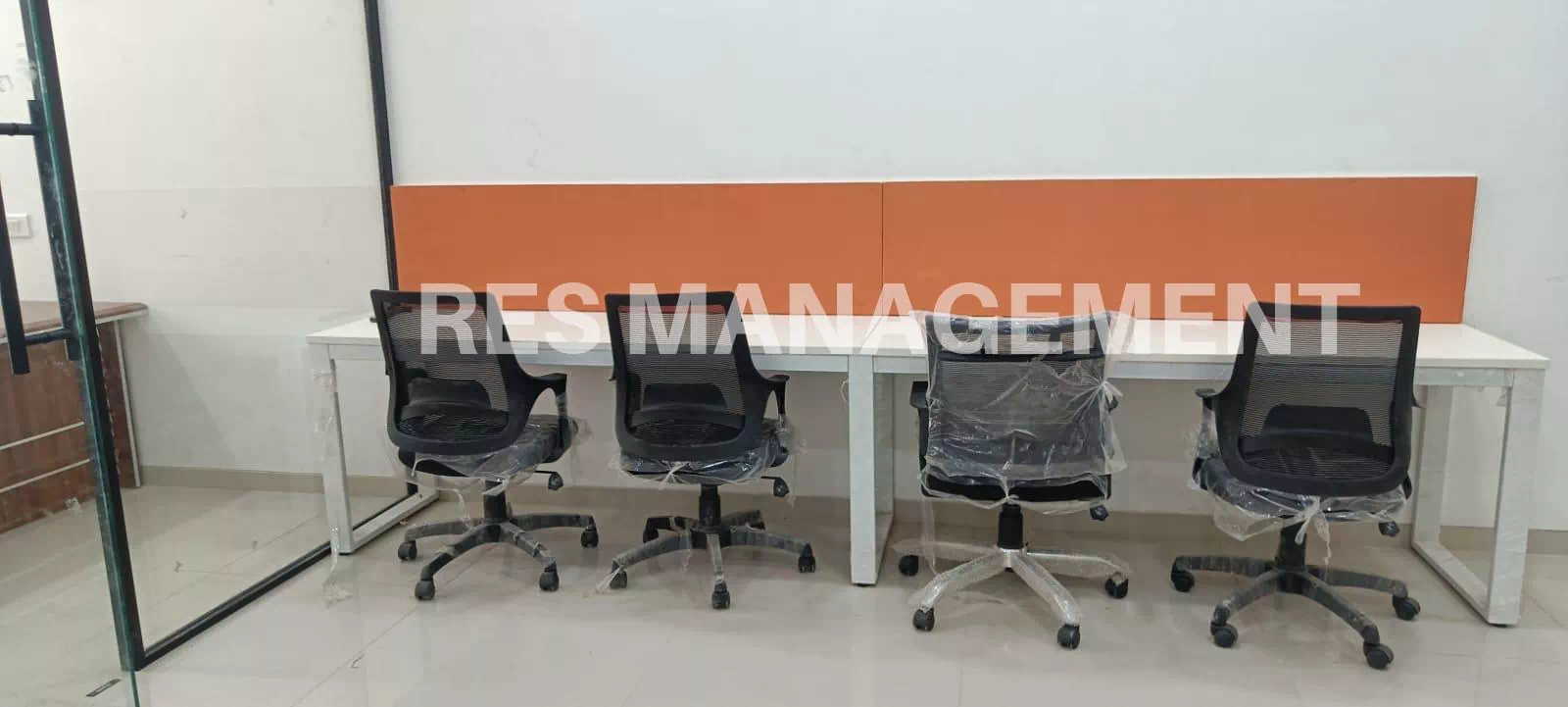 2 cabin 10 seating office For Rent in Binori square 3