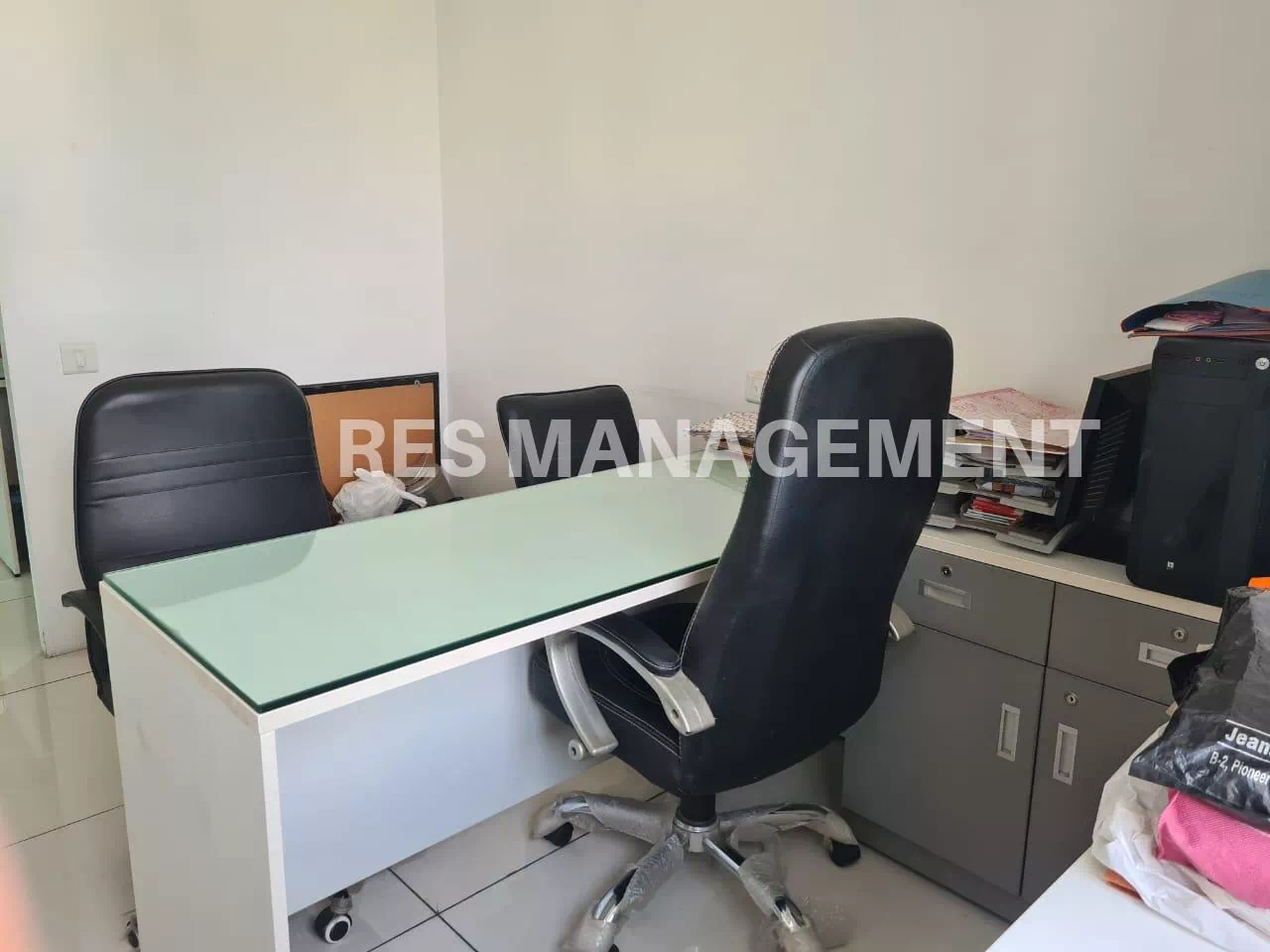 1227ft office for rent iscon ambli road 2 cabin conference 4 seating