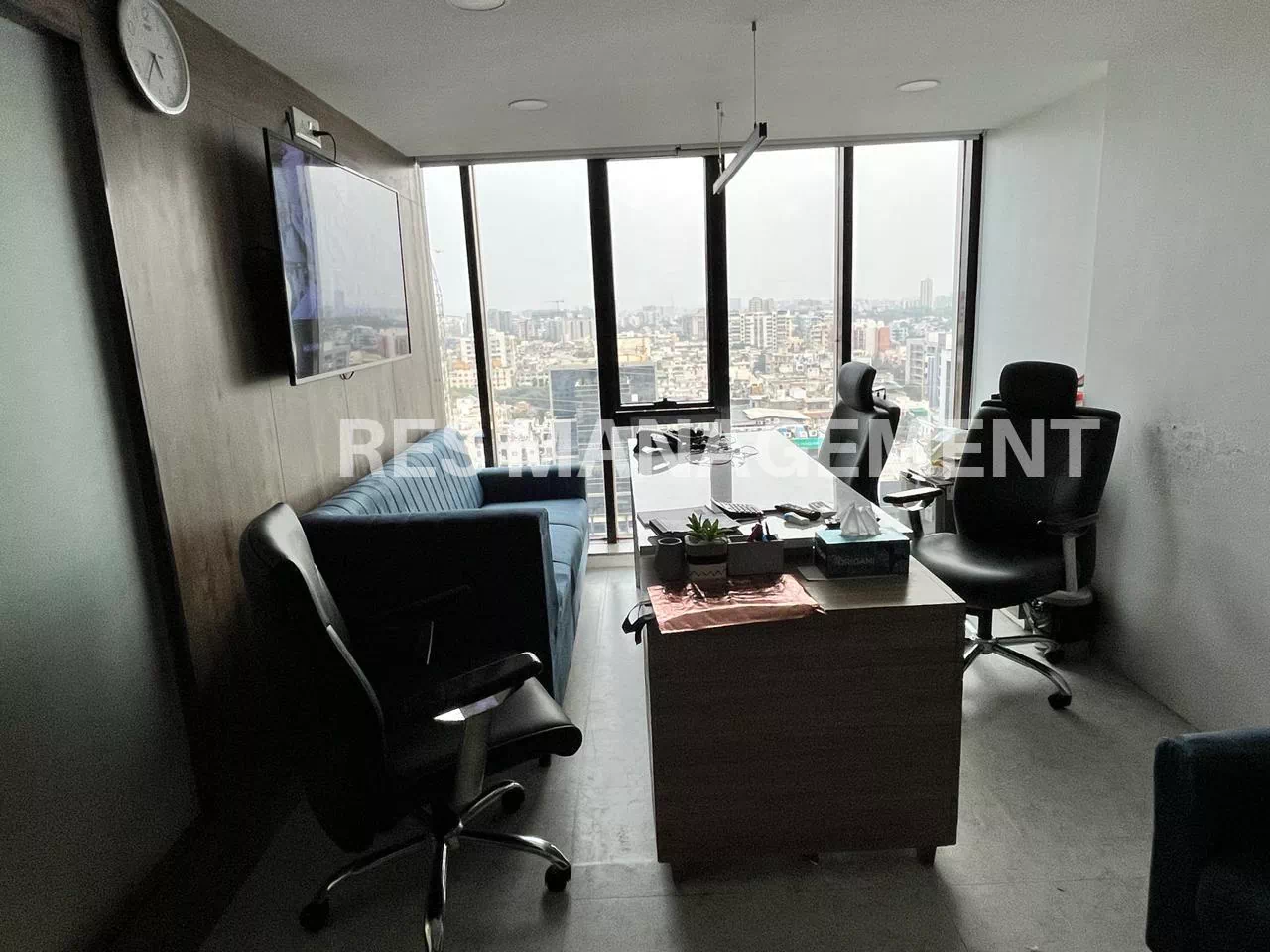 fully furnished office for Rent 2575ft at Titanium One Pakwan cross road 4 cabin conference 40 seating