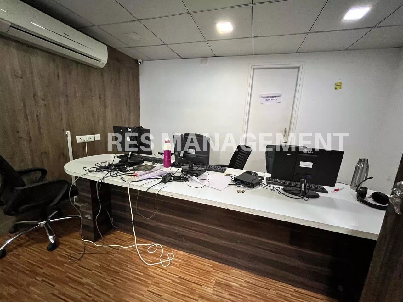 fully furnished office for Rent 2575ft at Titanium One Pakwan cross road 4 cabin conference 40 seating
