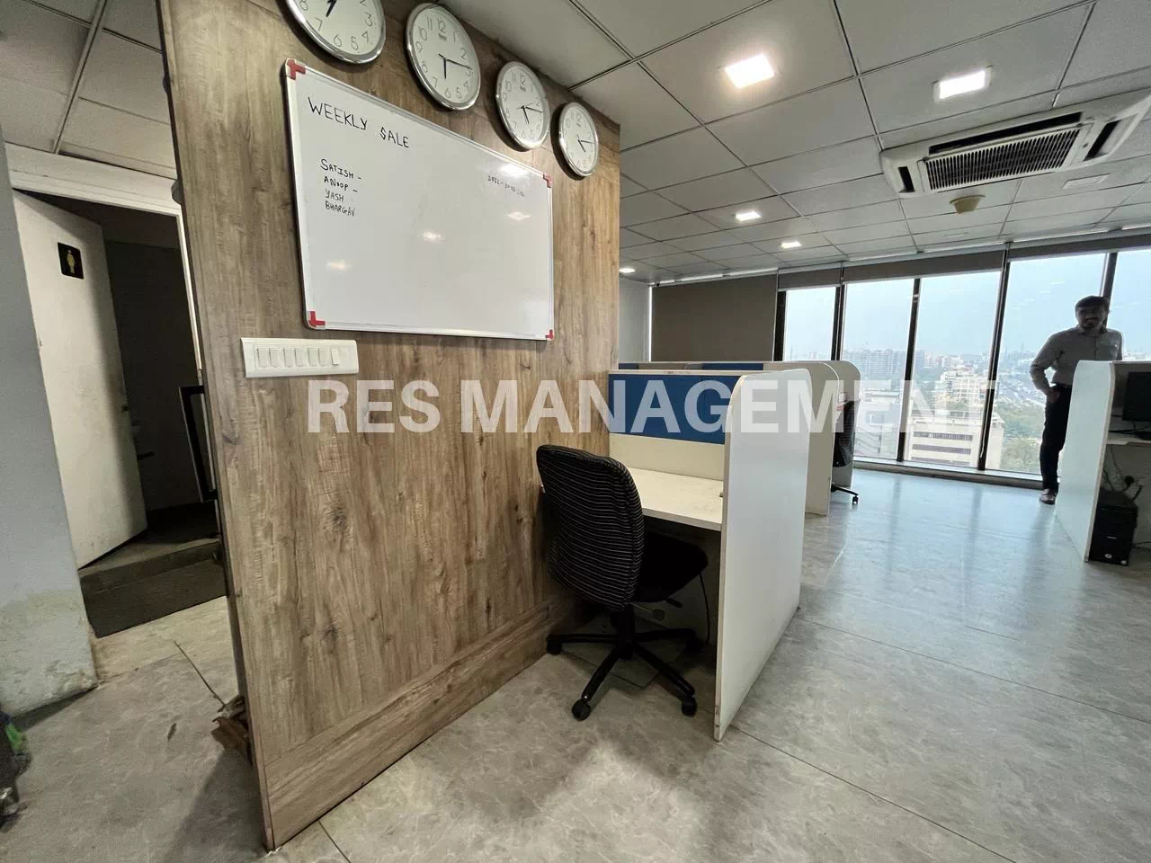 2575ft fully furnished office for rent SG Highway