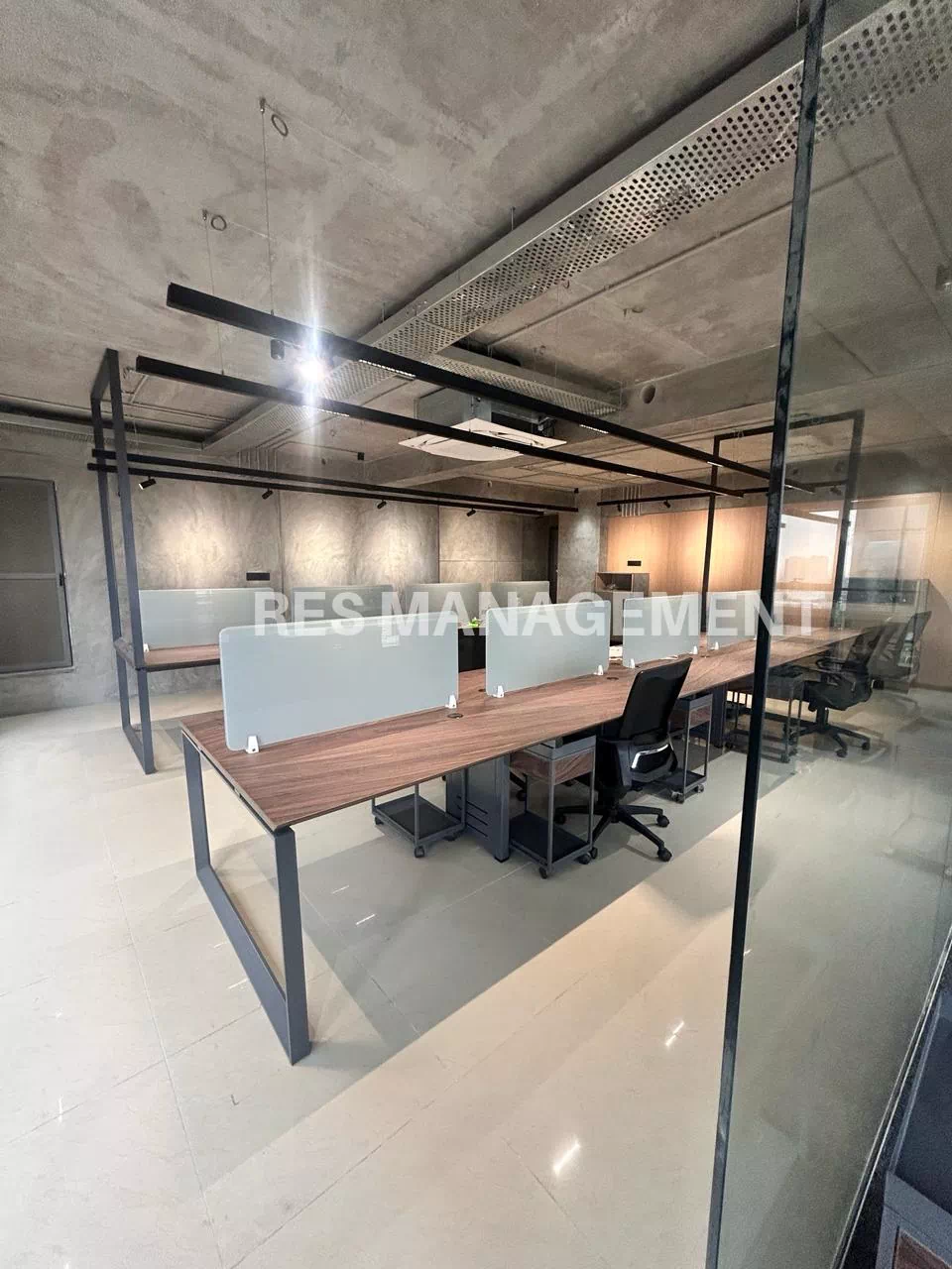 2 cabin 16 seating fully furnished office on sp ring road