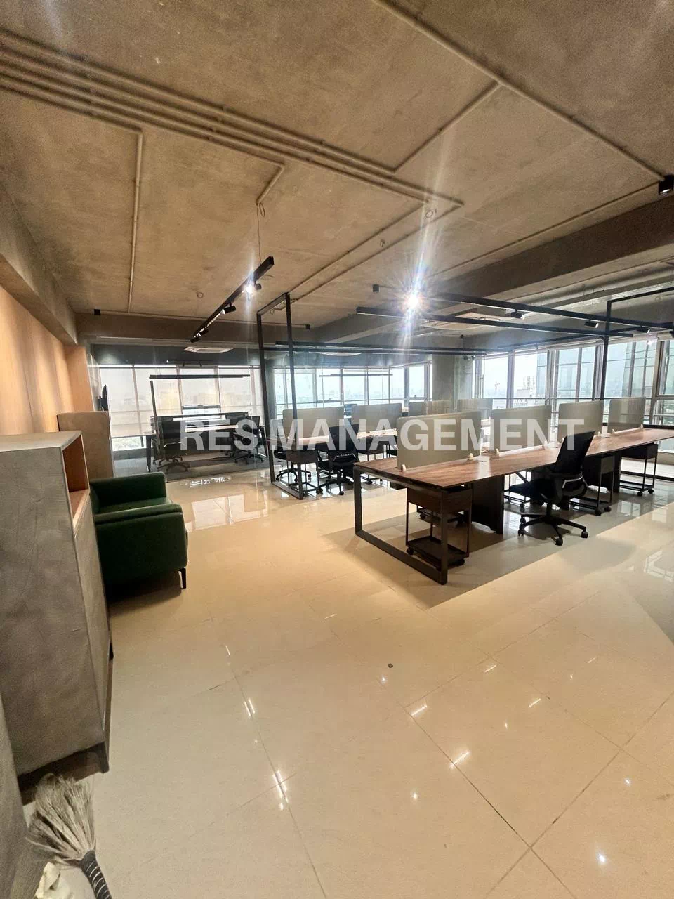 2 cabin 16 seating fully furnished office on sp ring road