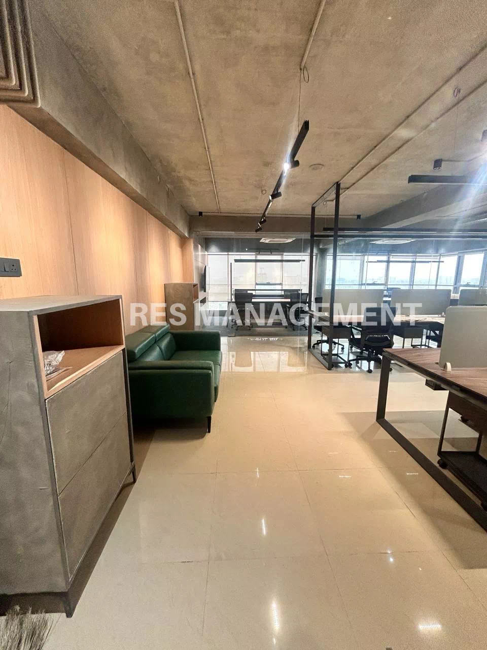 2 cabin 16 seating fully furnished office on sp ring road