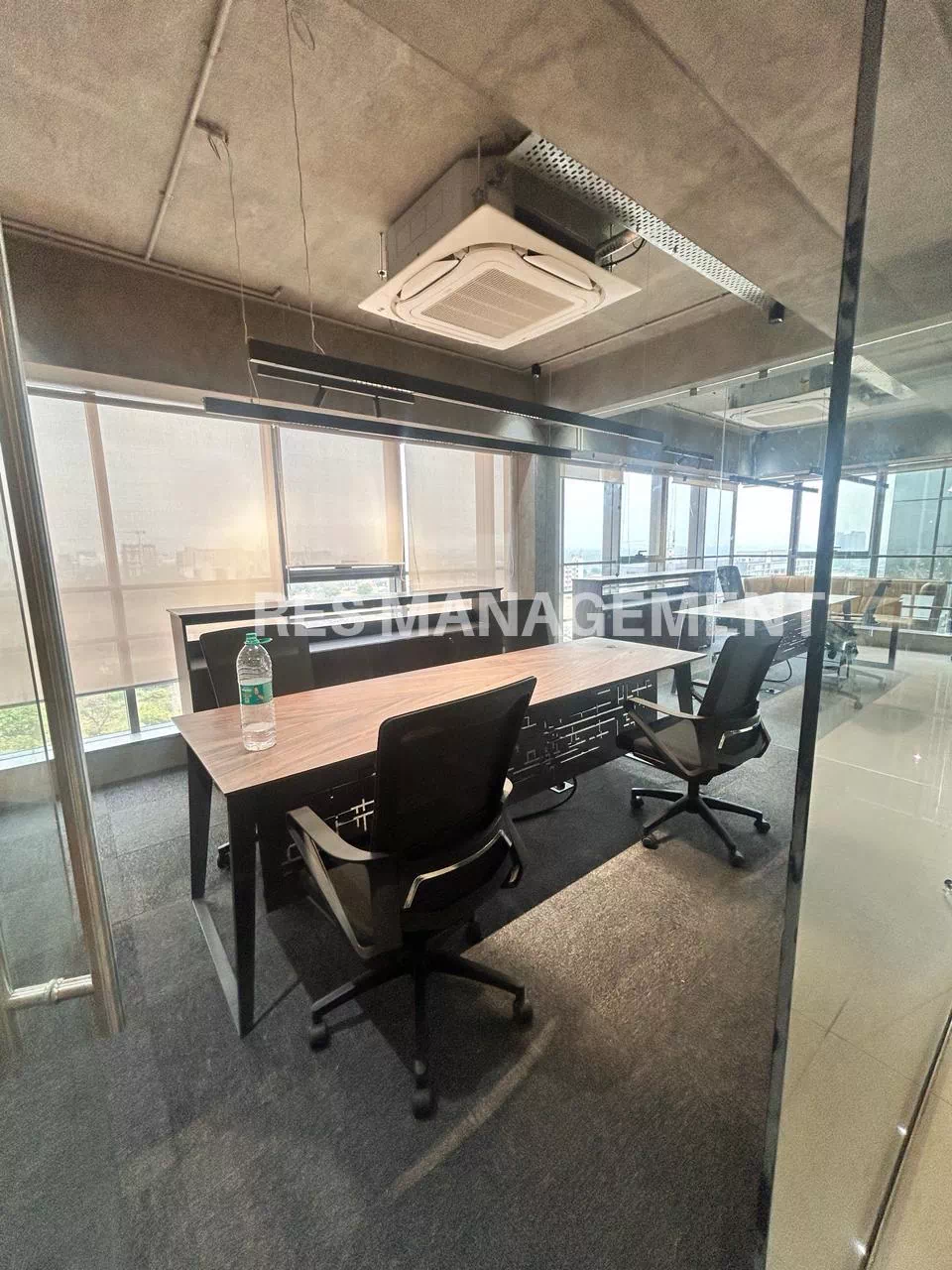 2 cabin 16 seating fully furnished office on sp ring road