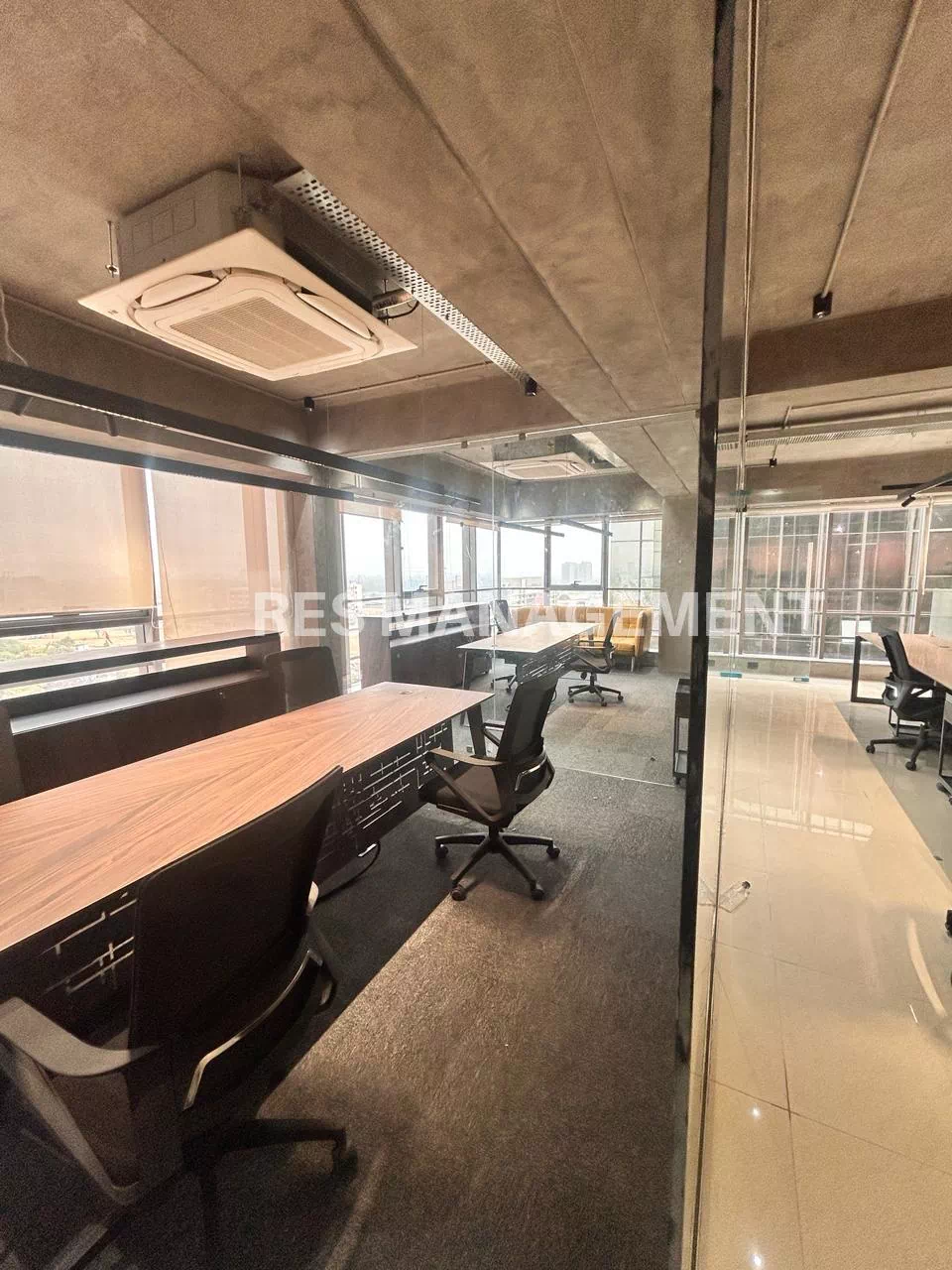 2 cabin 16 seating fully furnished office on sp ring road