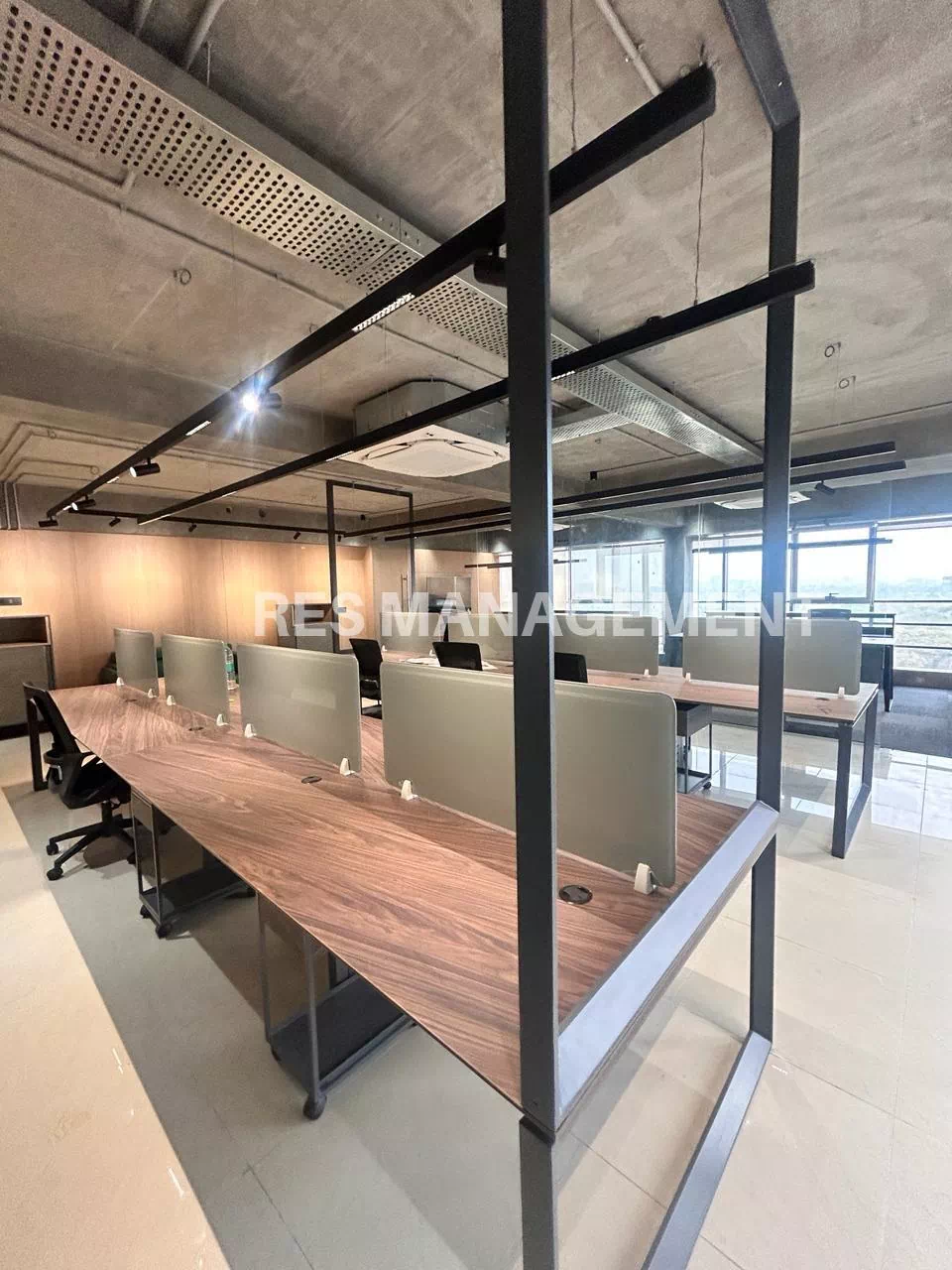 2 cabin 16 seating fully furnished office on sp ring road