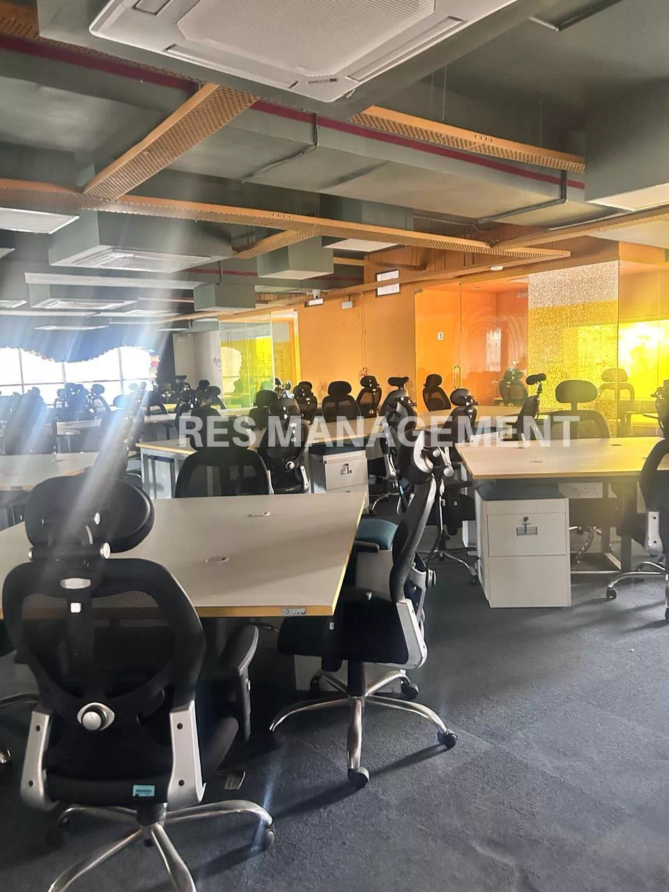 350 seater offie For Rent At Science city Road