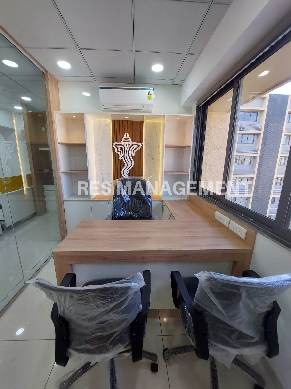 2 cabin 16 seating office for Rent In Science city Road