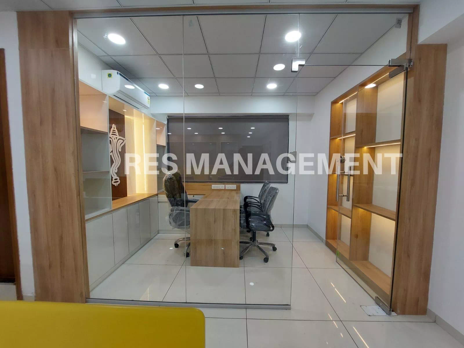 2 cabin 16 seating office for Rent In Science city Road