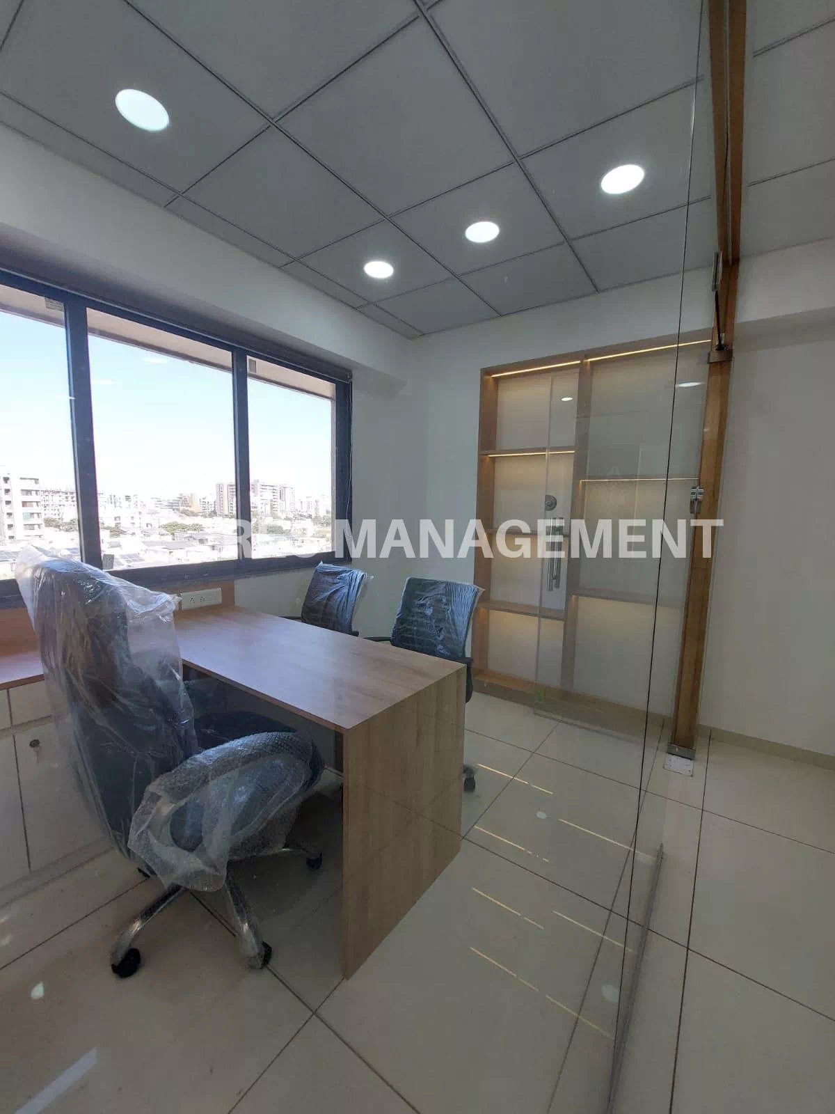 2 cabin 16 seating office for Rent In Science city Road