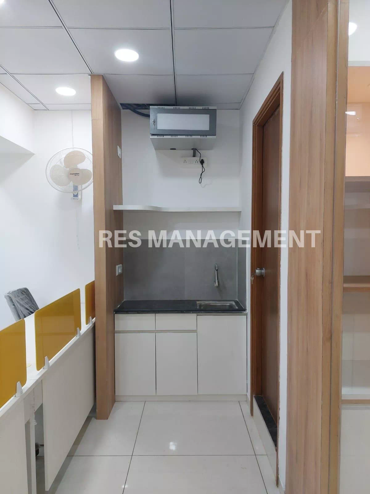 2 cabin 16 seating office for Rent In Science city Road