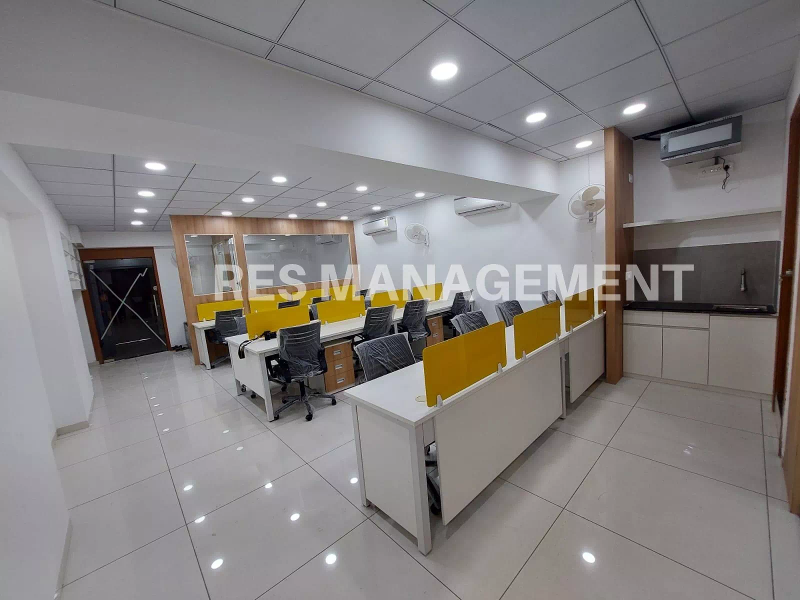 2 cabin 16 seating office for Rent In Science city Road