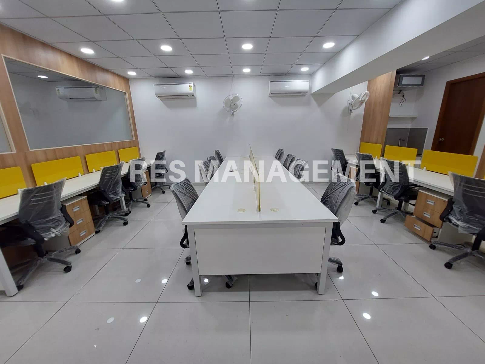 2 cabin 16 seating office for Rent In Science city Road