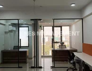 2 cabin 10 seating office For Rent in Binori square 3